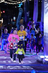 BIB: 4156, 4782
                            <button type="button" onclick="openModal(26260749)" class="btn btn-primary btn-sm float-right btn-popup" data-toggle="modal" data-target=".modal-high-quality">
                        <i class="fas fa-shopping-cart"></i> Add to Cart
                    </button>
                                            <button type="button" onclick="isThisMe(26260749, true)" class="btn btn-success btn-sm float-right btn-popup btn-isme hidden" data-toggle="tooltip" data-placement="bottom" title="นี่คือรูปของคุณใช่ไหม คลิกที่นี่เพื่อเอาเข้าอัลบั้ม">
                        <i class="fas fa-plus"></i> Add to album
                    </button>
                    <button type="button" onclick="isThisMe(26260749, false)" class="btn btn-warning btn-sm float-right btn-popup btn-isnotme hidden">
                        <i class="fas fa-ban"></i> Remove from album
                    </button>